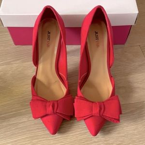 Pointed toe heels